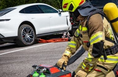 Auto Elettrica in fiamme