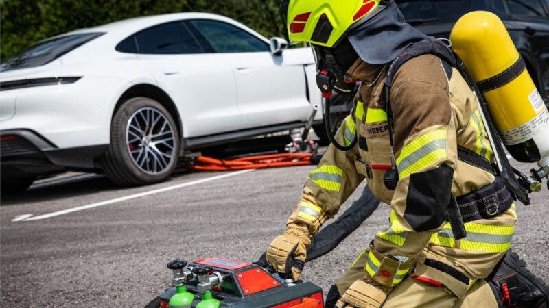 Auto Elettrica in fiamme