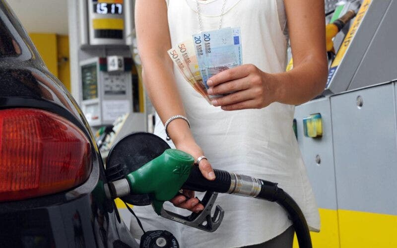 Il governo vara il Bonus benzina