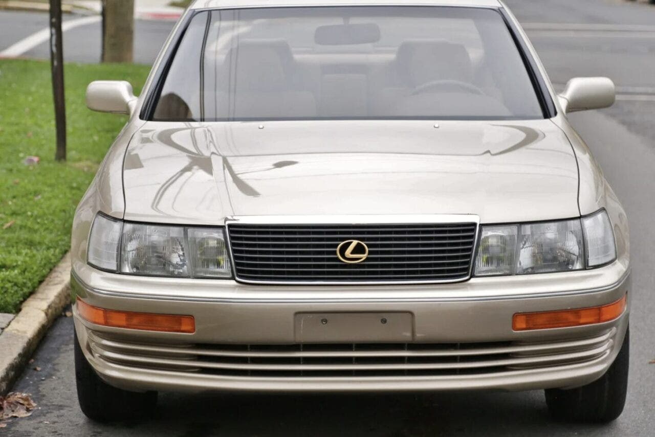 Lexus LS 400