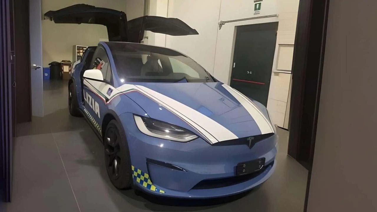 Tesla Model X Polizia