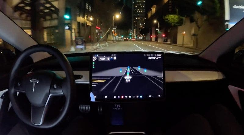 Tesla, la guida autonoma può danneggiare le ruote