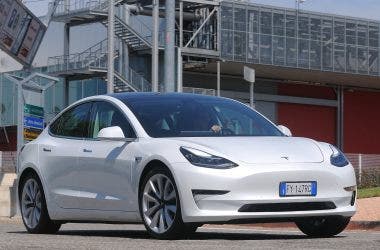 Tesla model 3, le promesse si infrangono sulla realtà