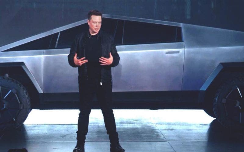 Tesla Cybertruck, l'inizio difficile e adesso anche lo "stop"