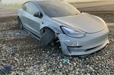 Tesla Model 3 FSD incidente