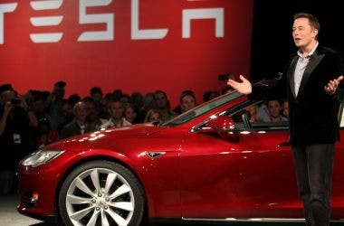 Tesla fa fuori migliaia di posizioni