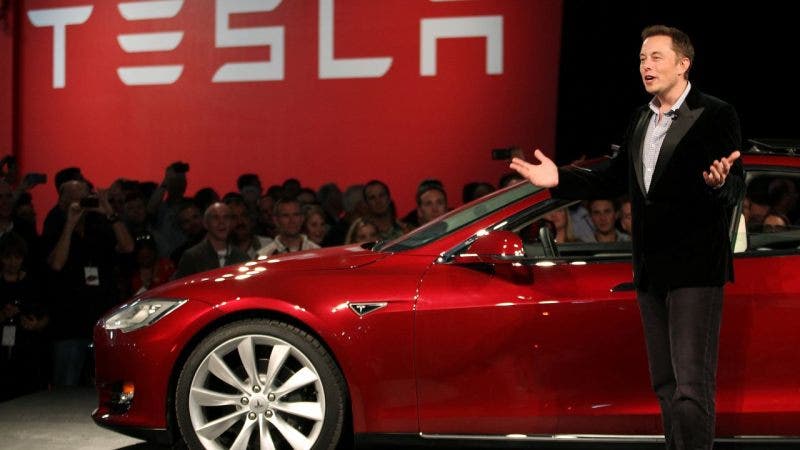 Tesla fa fuori migliaia di posizioni