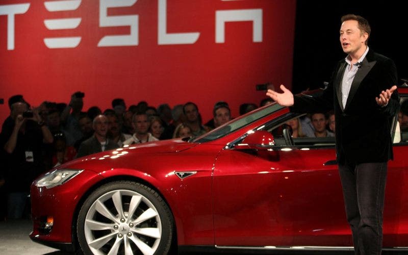 Tesla fa fuori migliaia di posizioni