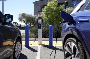 Come incentivare l'acquisto di auto elettriche. Chiedete alla California