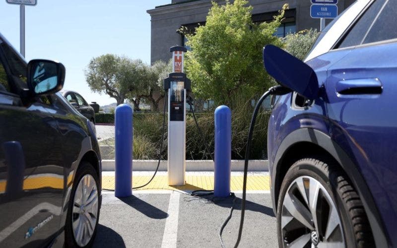 Come incentivare l'acquisto di auto elettriche. Chiedete alla California