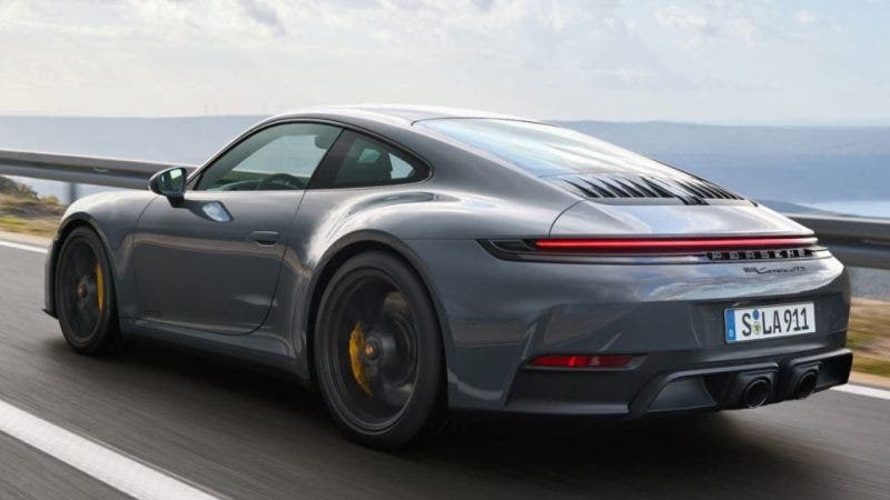 Porsche, anche per i designer la 911 è diventata troppo grassa