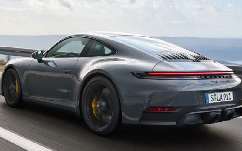 Porsche, anche per i designer la 911 è diventata troppo grassa