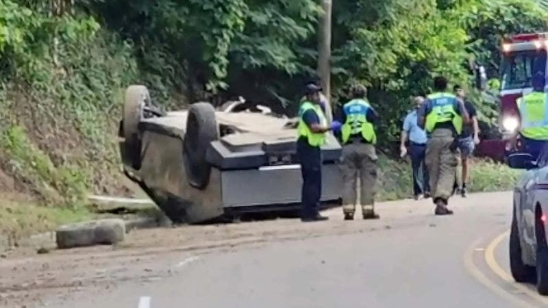 tesla Cybertruck incidente capovolto