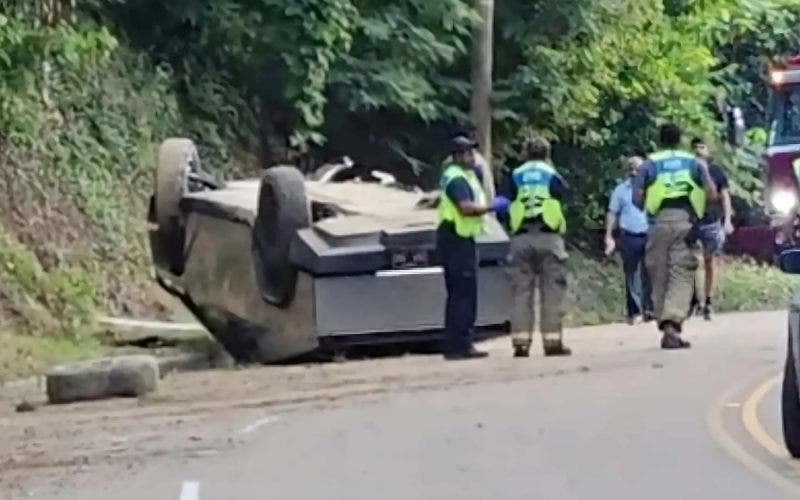 tesla Cybertruck incidente capovolto