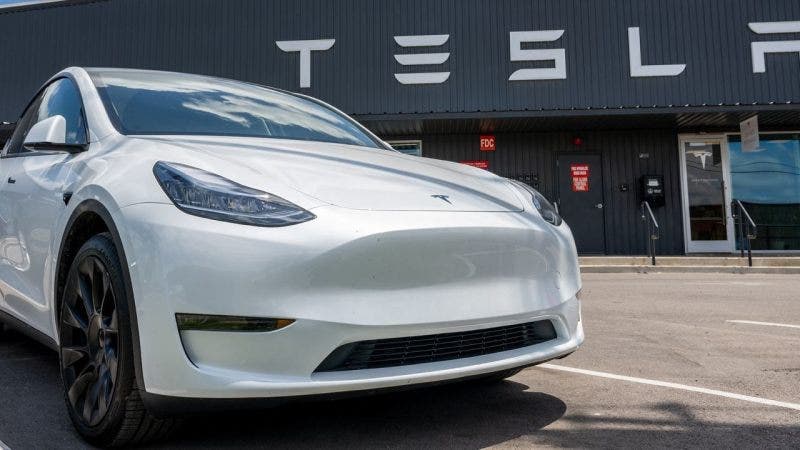 Tesla deve aggiornare quasi 2 milioni di veicoli