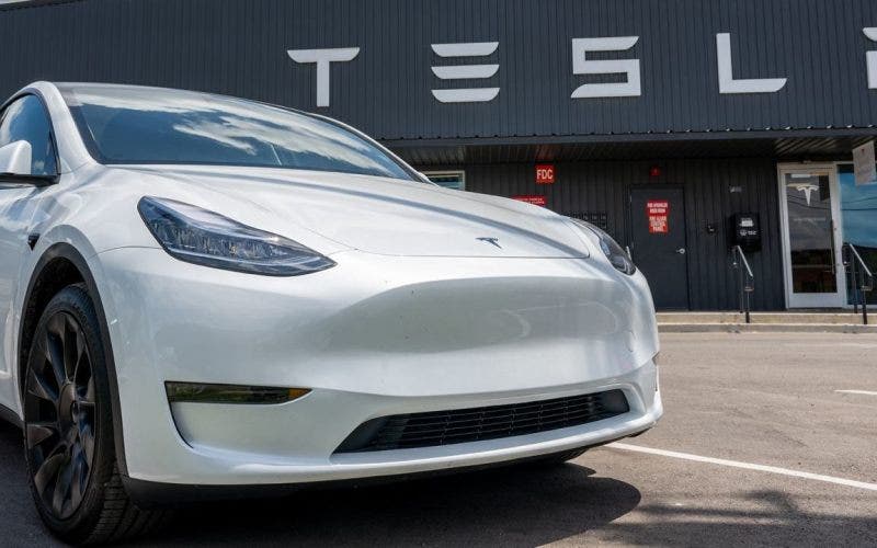 Tesla deve aggiornare quasi 2 milioni di veicoli