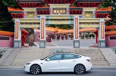 Cina, dalla "paranoia" per le Tesla alla scelta come auto istituzionali