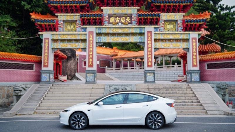 Cina, dalla "paranoia" per le Tesla alla scelta come auto istituzionali