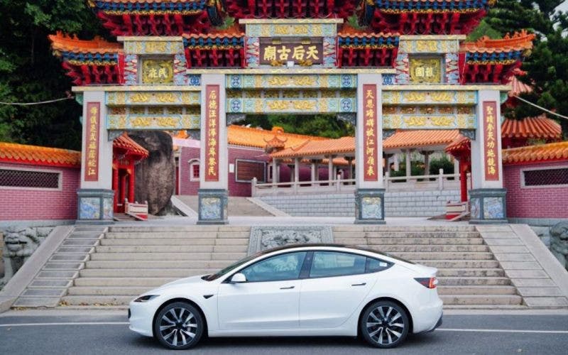 Cina, dalla "paranoia" per le Tesla alla scelta come auto istituzionali