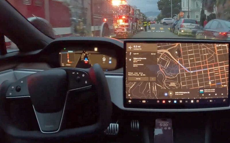 FSD, il sistema di guida autonoma Tesla