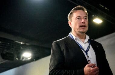 Elon Musk fa causa a OpenAI