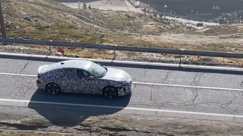 Audi RS 5, prime immagini spia