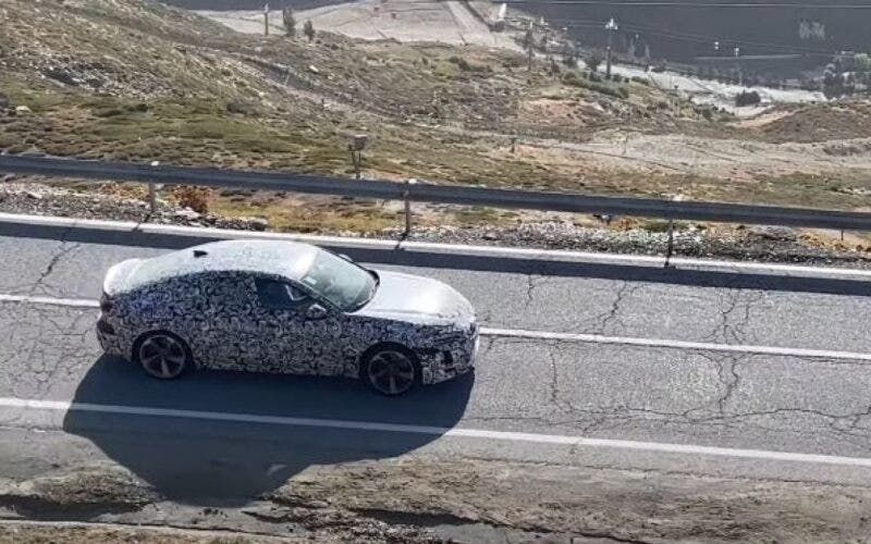 Audi RS 5, prime immagini spia