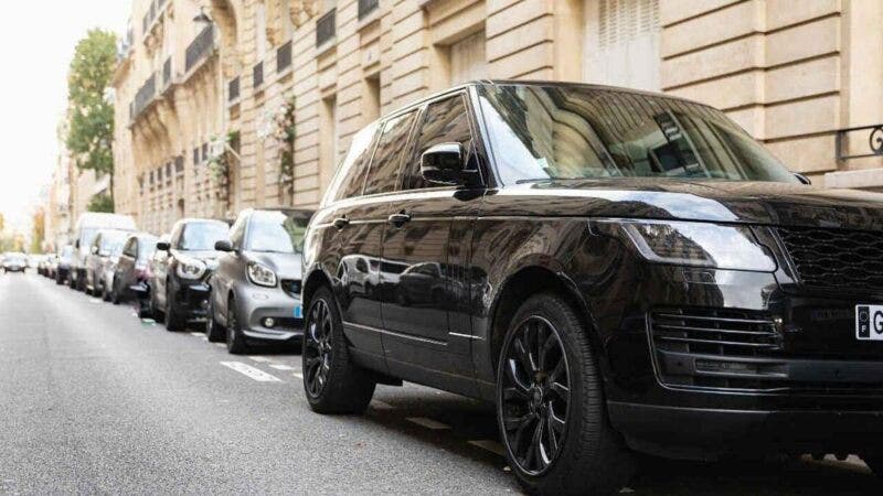 SUV parcheggiati a Parigi