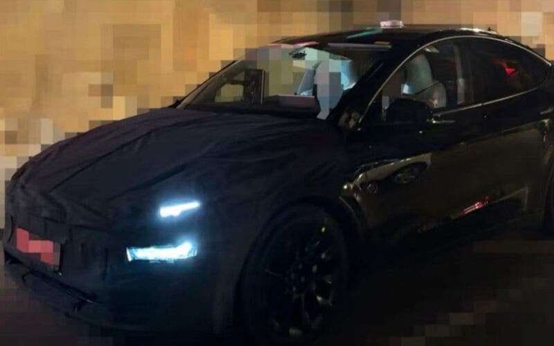 Tesla Model Y Juniper 2025 foto spia