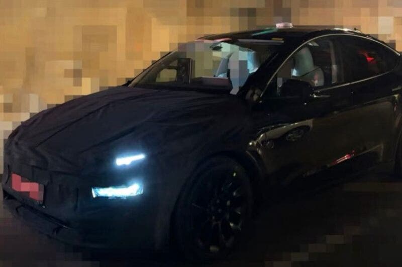 Tesla Model Y Juniper 2025 foto spia