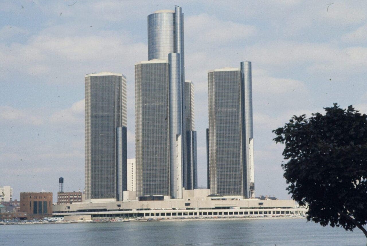 renaissance center di general motors a detroit