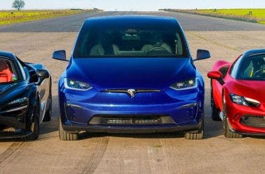 McLaren 750S e la Ferrari 296, contro Tesla Model X Plaid