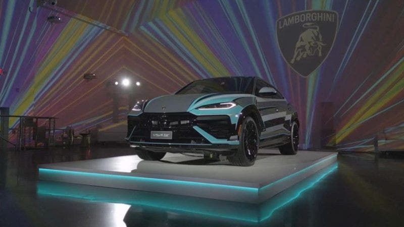 lamborghini urus se miami