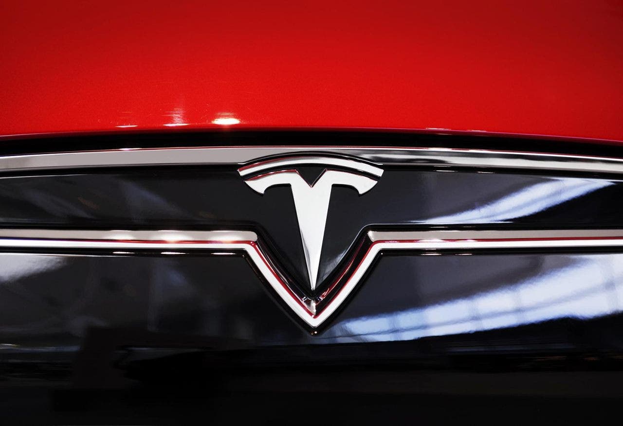 logo tesla