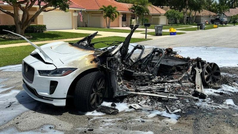 Incendio auto elettrica