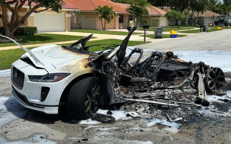 Incendio auto elettrica