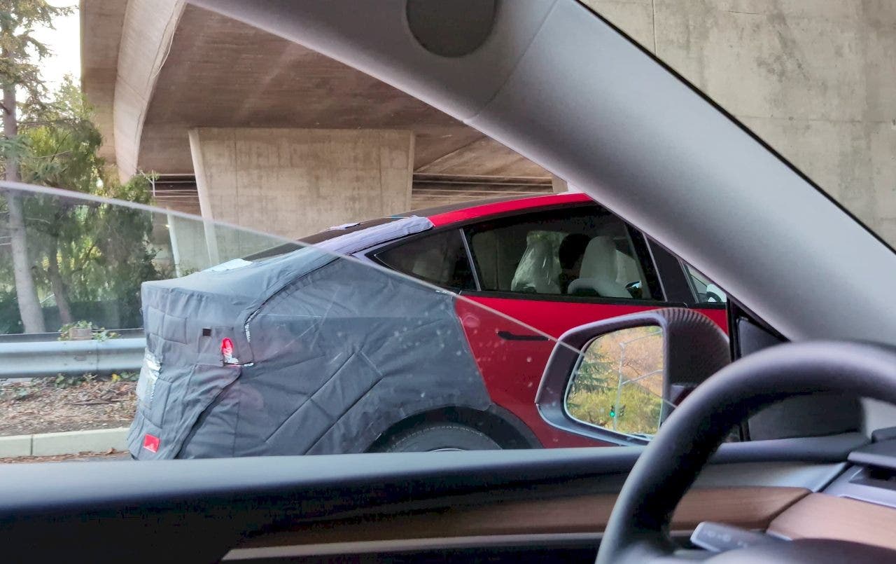 Tesla Model Y Juniper Performance foto spia