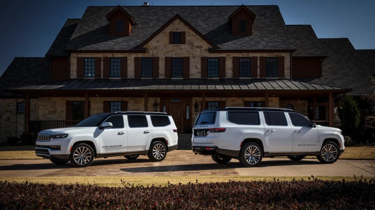 Jeep Grand Wagoneer 2024 the new version of the large SUV makes its