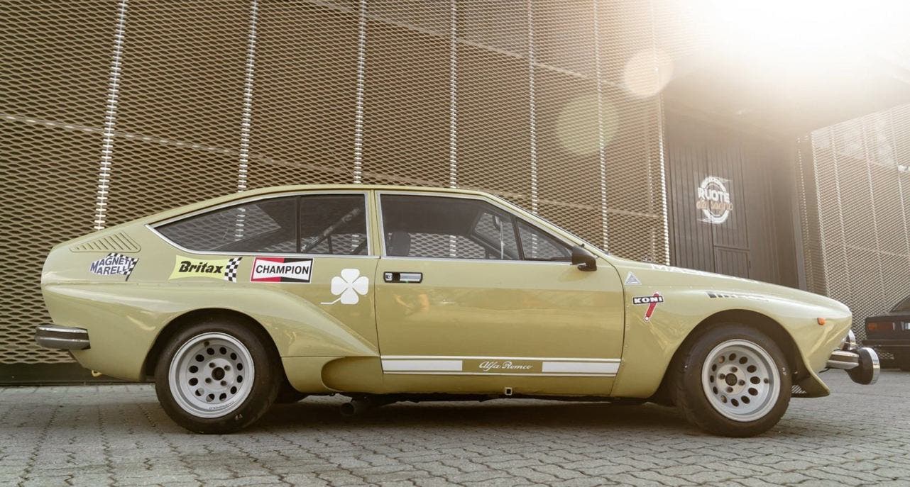 Intern Alfa Romeo Alfetta AutoDelta