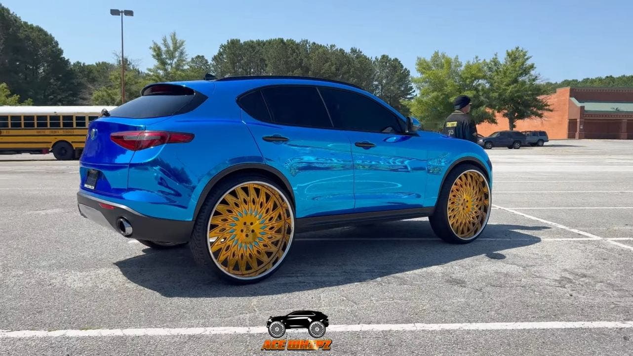 Alfa Romeo Stelvio on 30 inch wheel