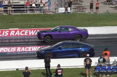 Dodge Challenger Hellcat drag race