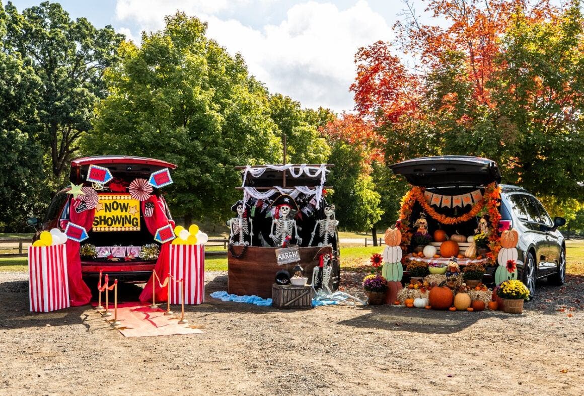 Chrysler, Halloween spirit bChrysler Pacifica official Minivan of Trunk or Treat