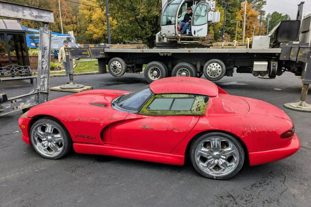 Dodge Viper sign