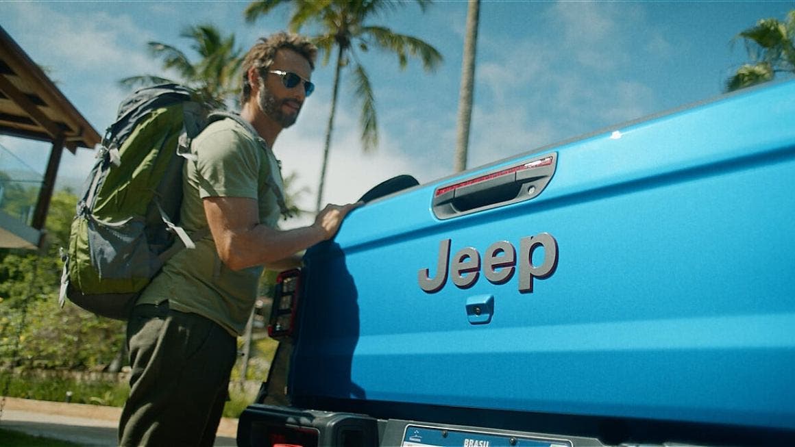 Rodrigo Santoro Jeep