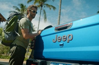 Rodrigo Santoro Jeep