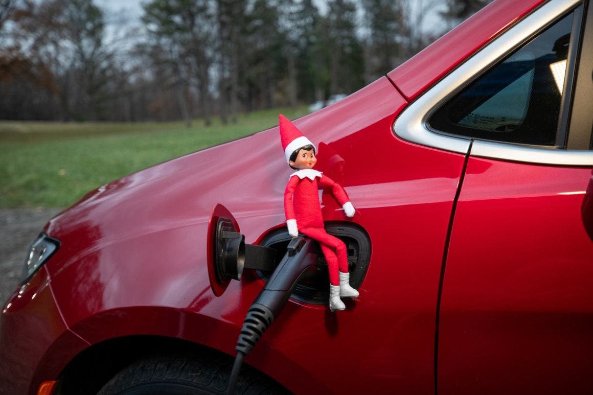 Chrysler Pacifica and The Elf on the Shelf