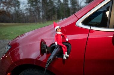 Chrysler Pacifica and The Elf on the Shelf