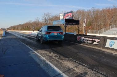 Dodge Durango SRT Hellcat: the 8-second monster shaking supercars (Video)