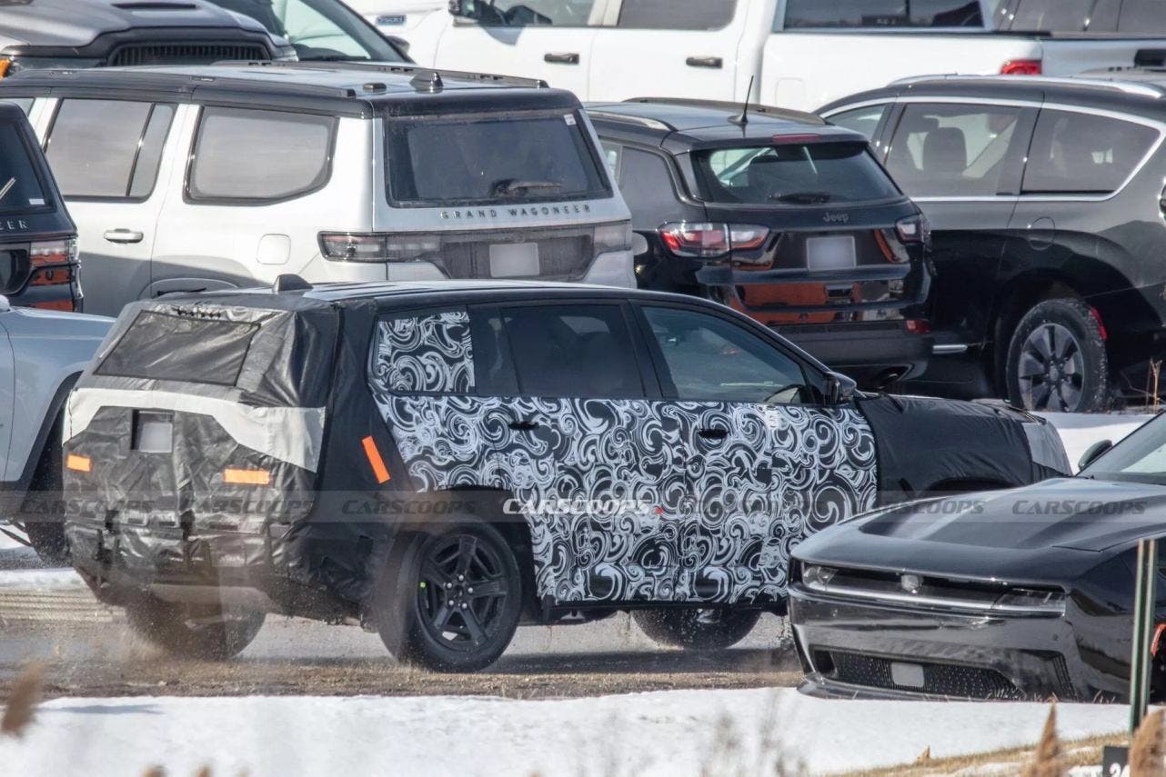 Jeep Cherokee spy photo