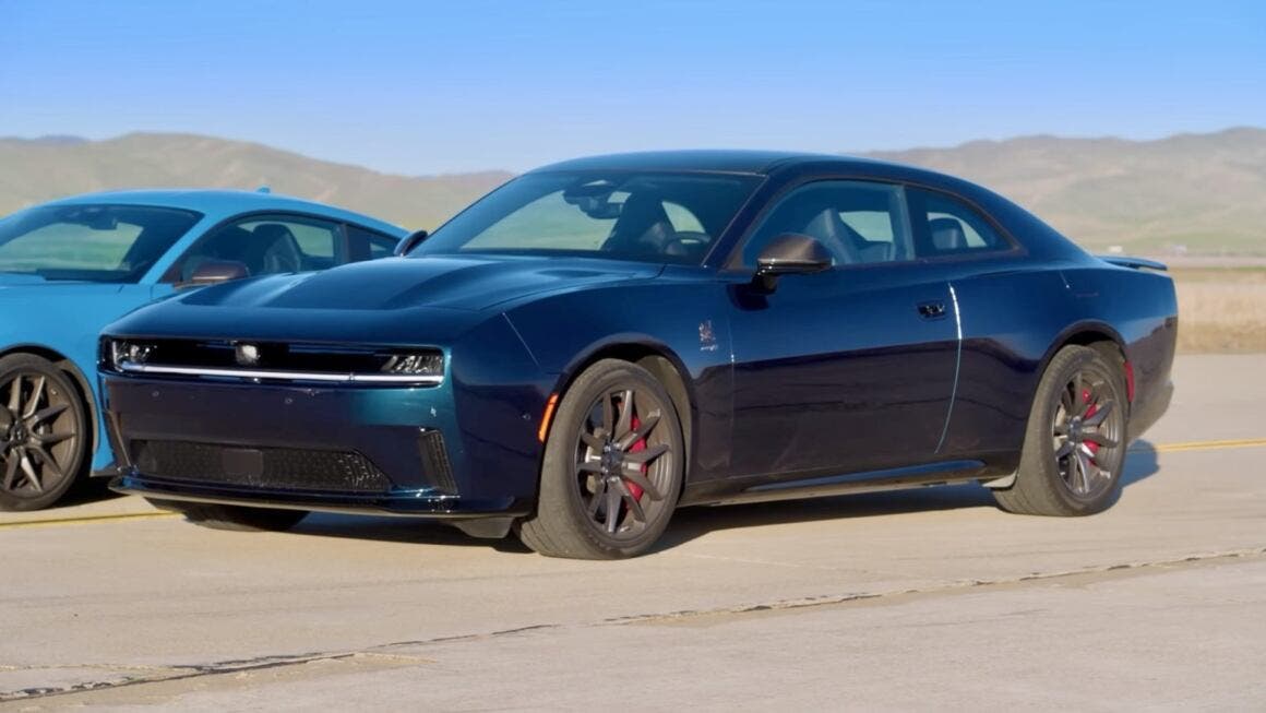 Dodge Charger Daytona EV vs. Ford Mustang Dark Horse | Video Drag Race